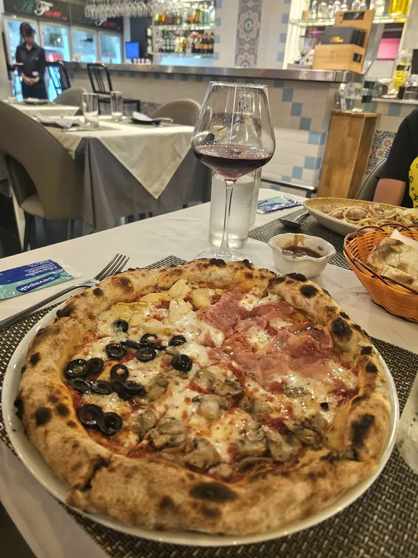 Al Fiore ristorante italiano pizza & wine cellar в Паттайе — фото 6