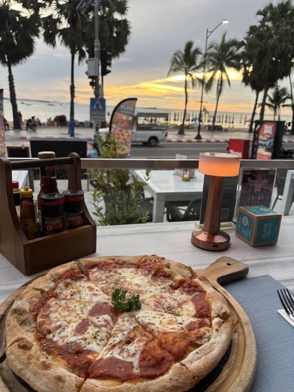 Playa Bistro & Lounge в Паттайе — фото 9