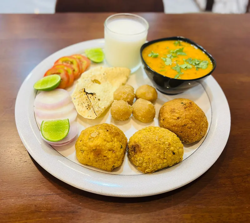 Tulsi Lala Raghuvanshi Restaurant Pattaya в Паттайе — фото 3